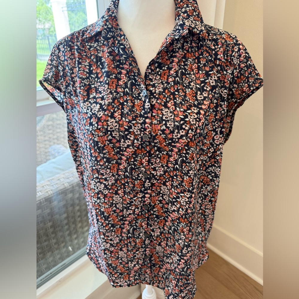 LOFT Navy Blue Floral Button-Up Short Sleeve Blouse size Small